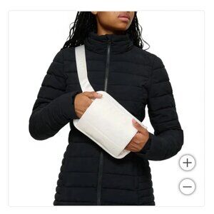 Lolë Unisex Handwarmer Cream Belt Bag NWT